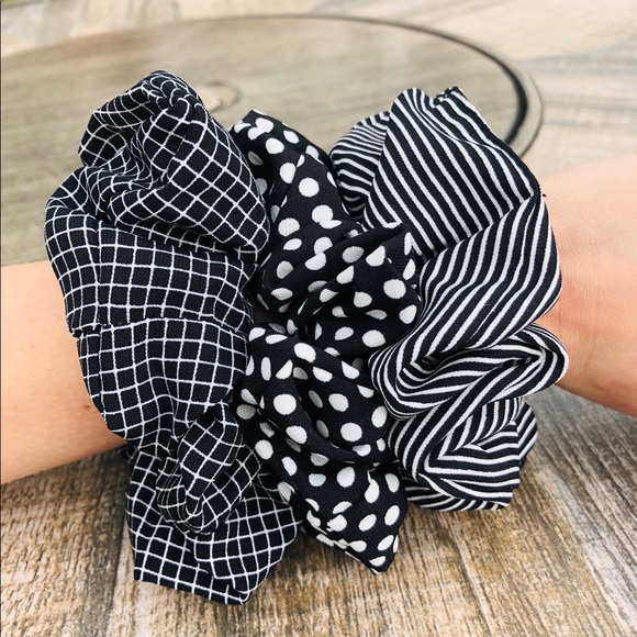 ⭐️ 5/15 ⭐️ Hair Scrunchies - Picture 3 of 8